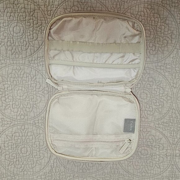 CALPAK Tech Organizer - Picture 2 of 7